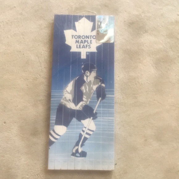 NHL TORONTO MAPLE LEAFS 10 PENCIL CRAYONS - Picture 10 of 11